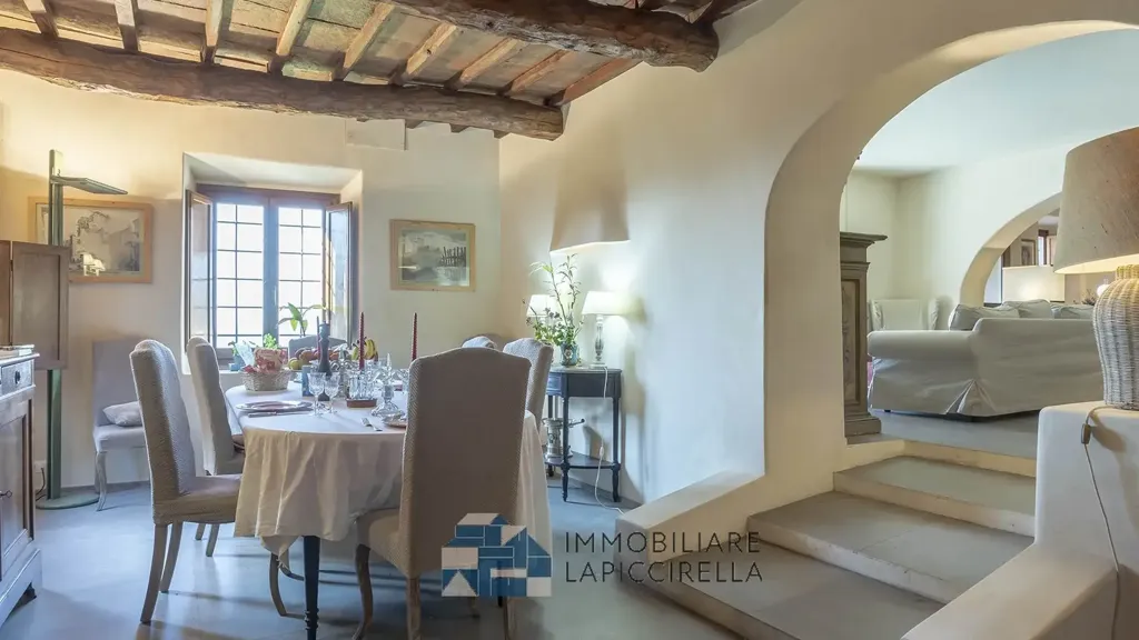Salle à manger - Conservatively Reworked Villa with Olive Grove in Settignano