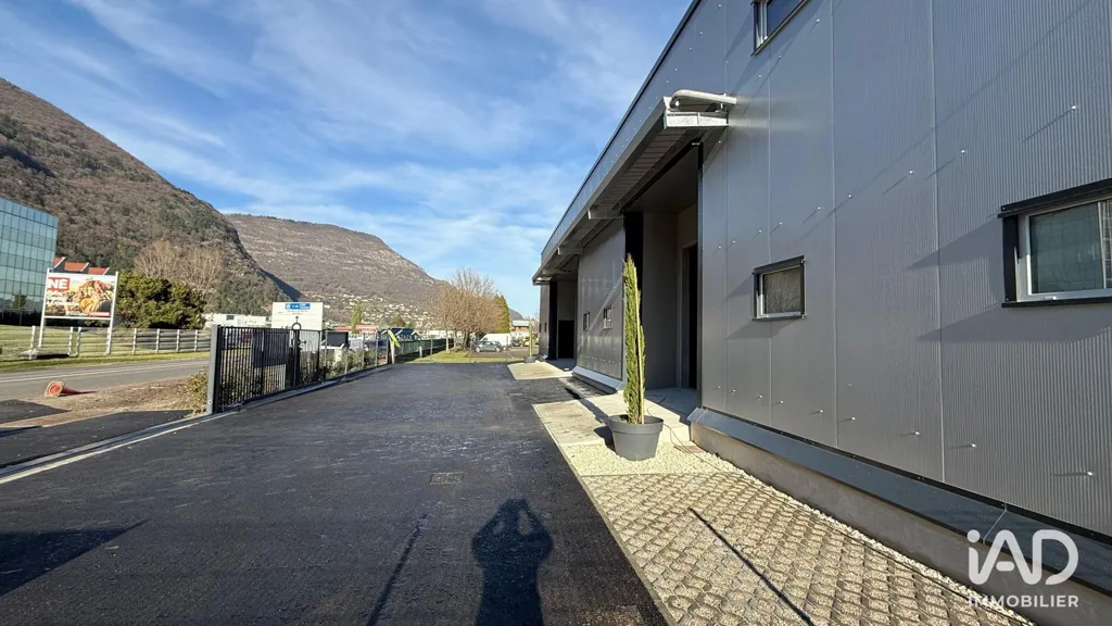 Extérieur - Locaux Professionnels avec Parking à Veurey-Voroize