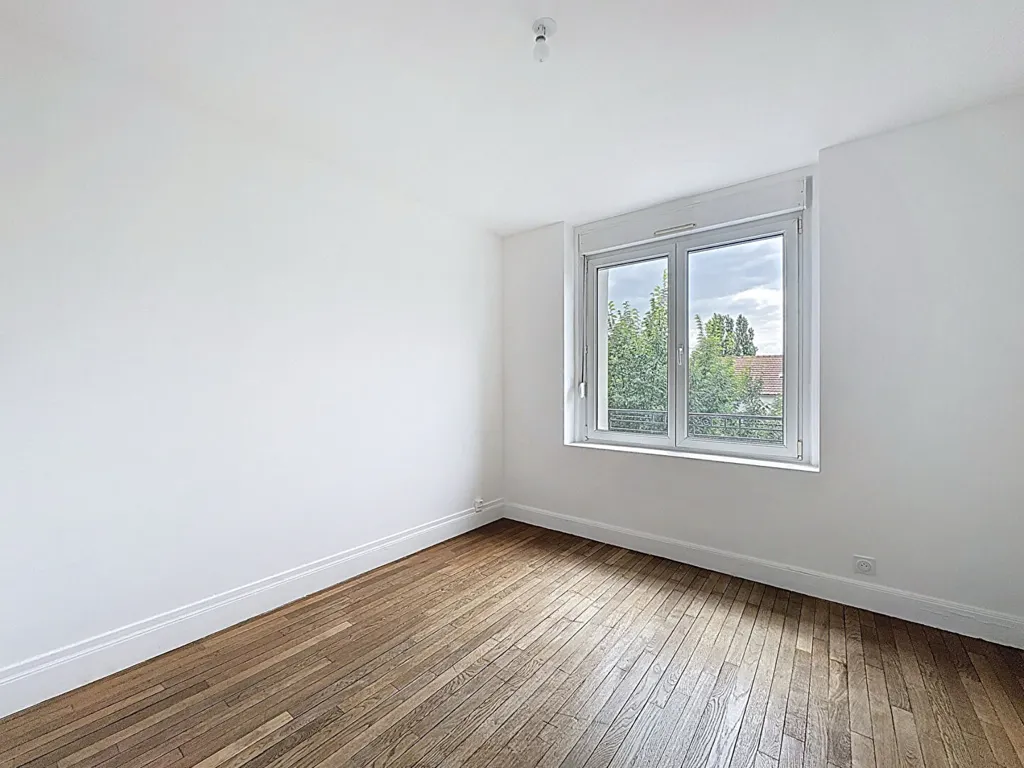 Rooms - Renovated 3-Bed Flat with Balcony in Nancy
