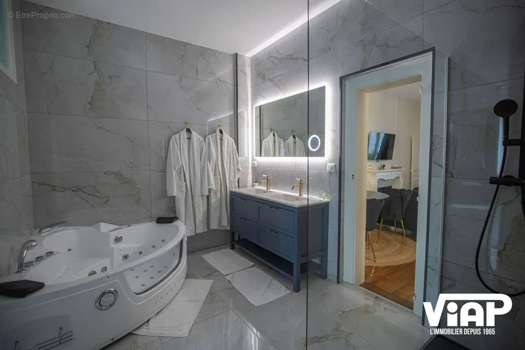 Salles de bain - Immeuble de Prestige avec Jardin à Limoges