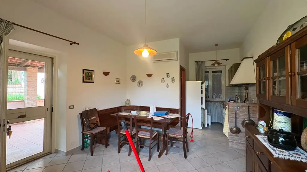 Söögituba - Independent House with Garden in Messina