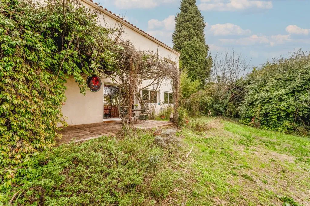 Aed - Luxury House with Garden in Puilacher