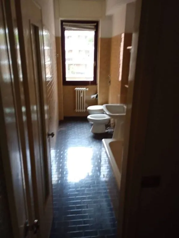 Salles de bain - Luxury Flat to Restructure near Piazza Emilia, Milan