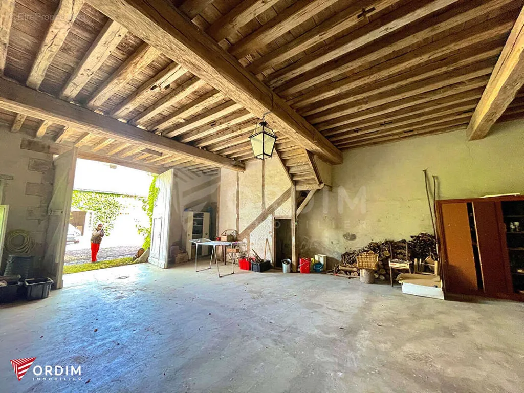 Garaaž - Historic Manor with Courtyard in Puisaye