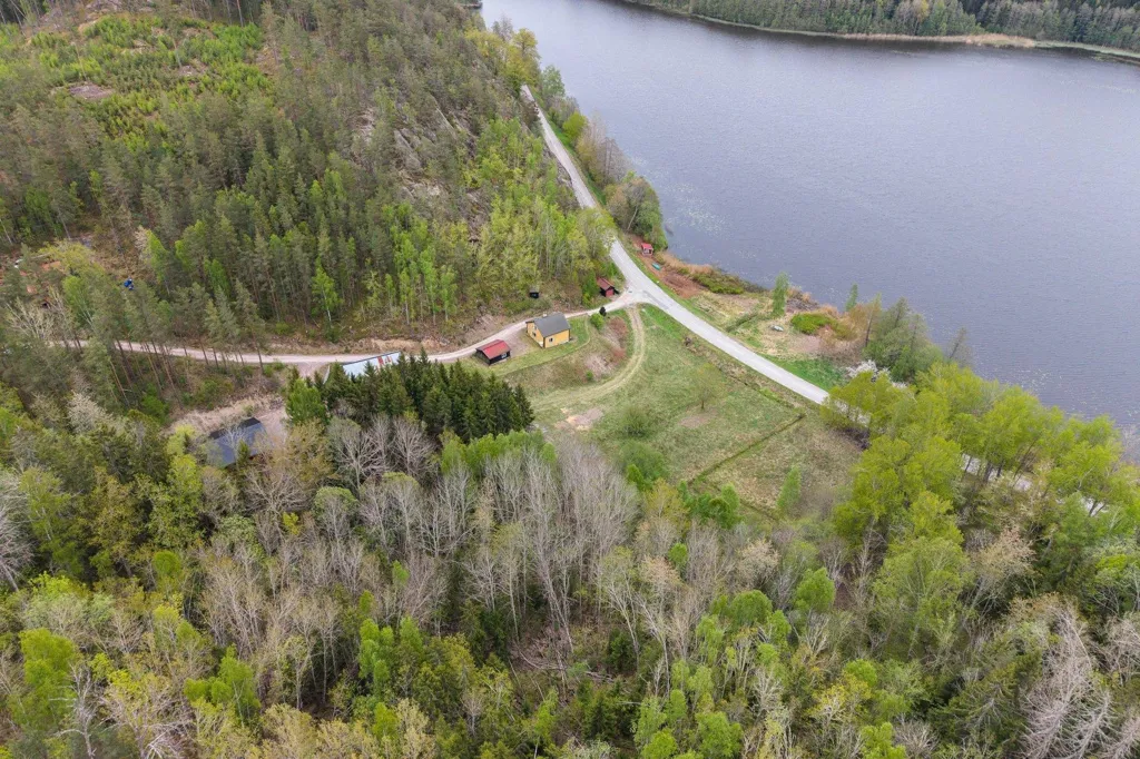 Õhuvaade - Farm with Water Access in Västervik