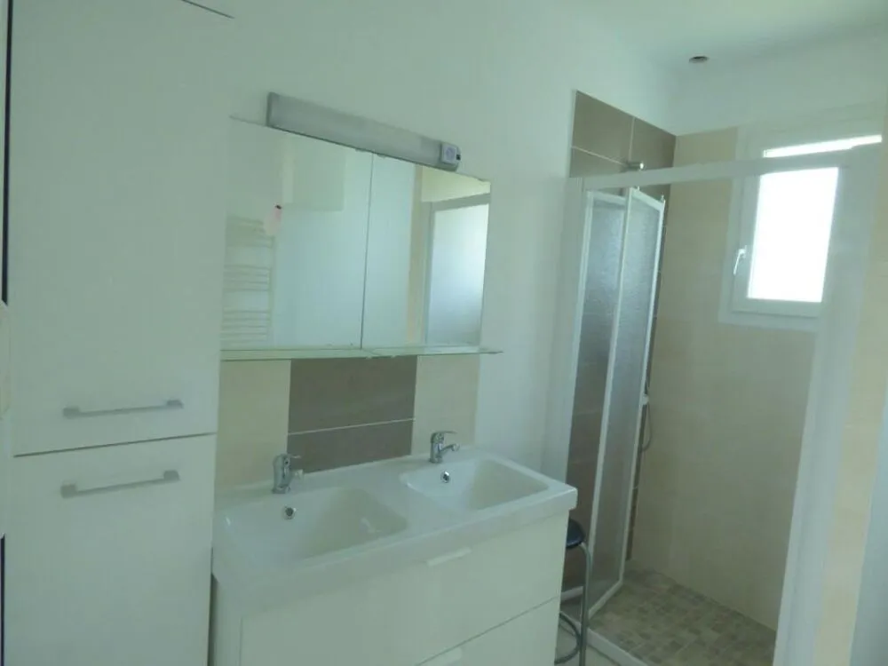 Salles de bain - Appartement T4 Spacieux à Herbignac
