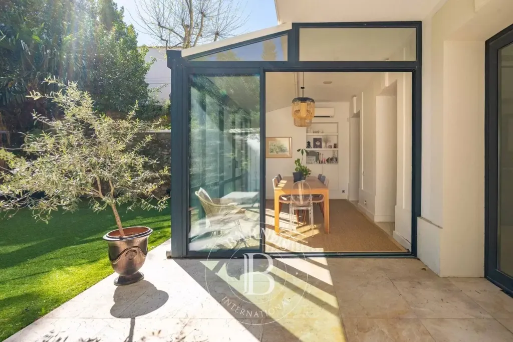 Terrasse - Duplex Luxueux avec Jardin Privé à Marseille 8ème