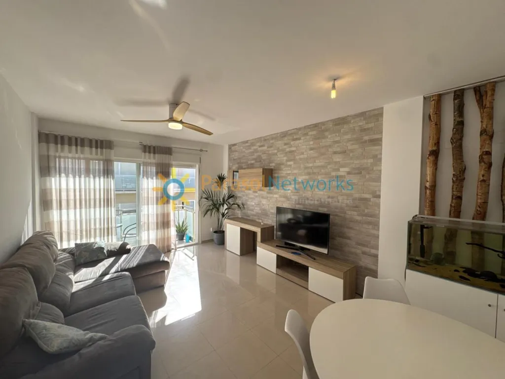 Elutuba - Renovated Apartment with Balcony in Nucli Urbà