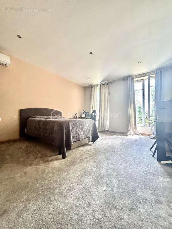 Chambres - Maison 18 pièces à Le Mee-Sur-Seine