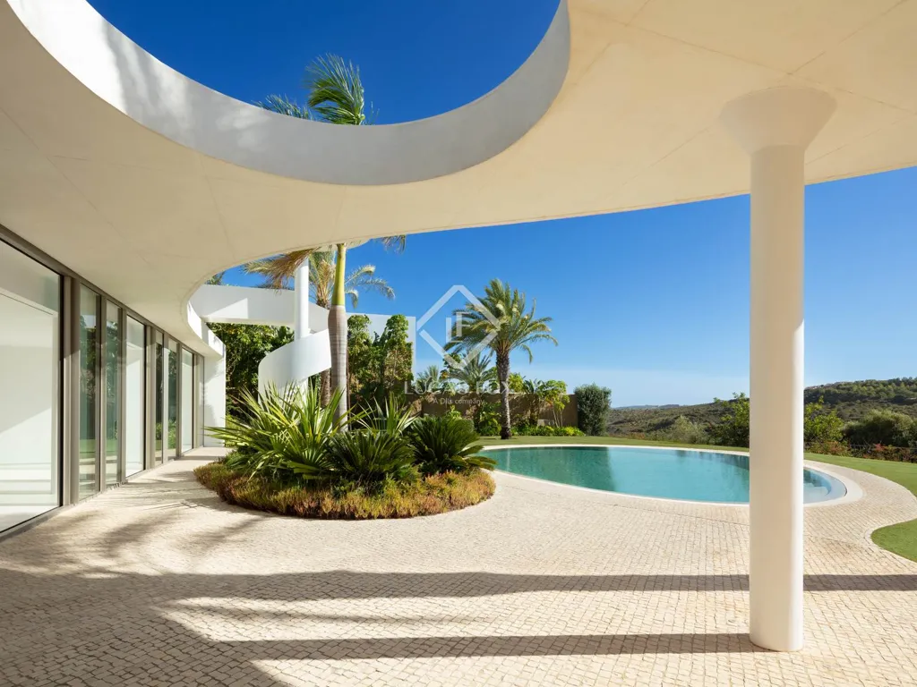 Piscina - Contemporary Villa with Pool in Estepona