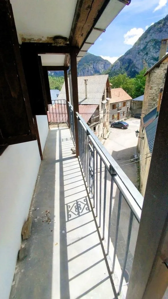 Rõdu - Spacious House with Mountain Views in Sin