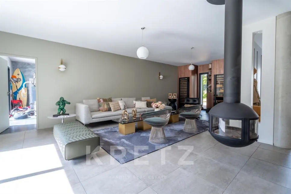 Séjour - Villa Contemporaine avec Piscine à Saint-Just-Saint-Rambert