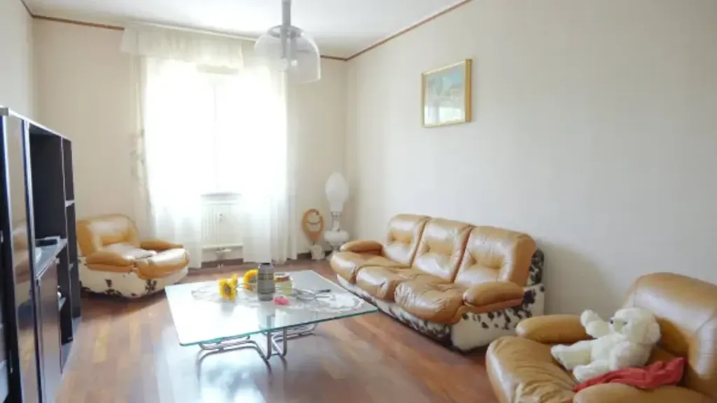 Séjour - Trilocale with Balcony in Biella