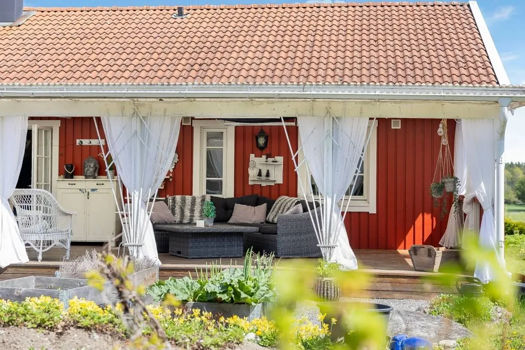 Terrasse - Classical Red Villa with Pool in Tillinge