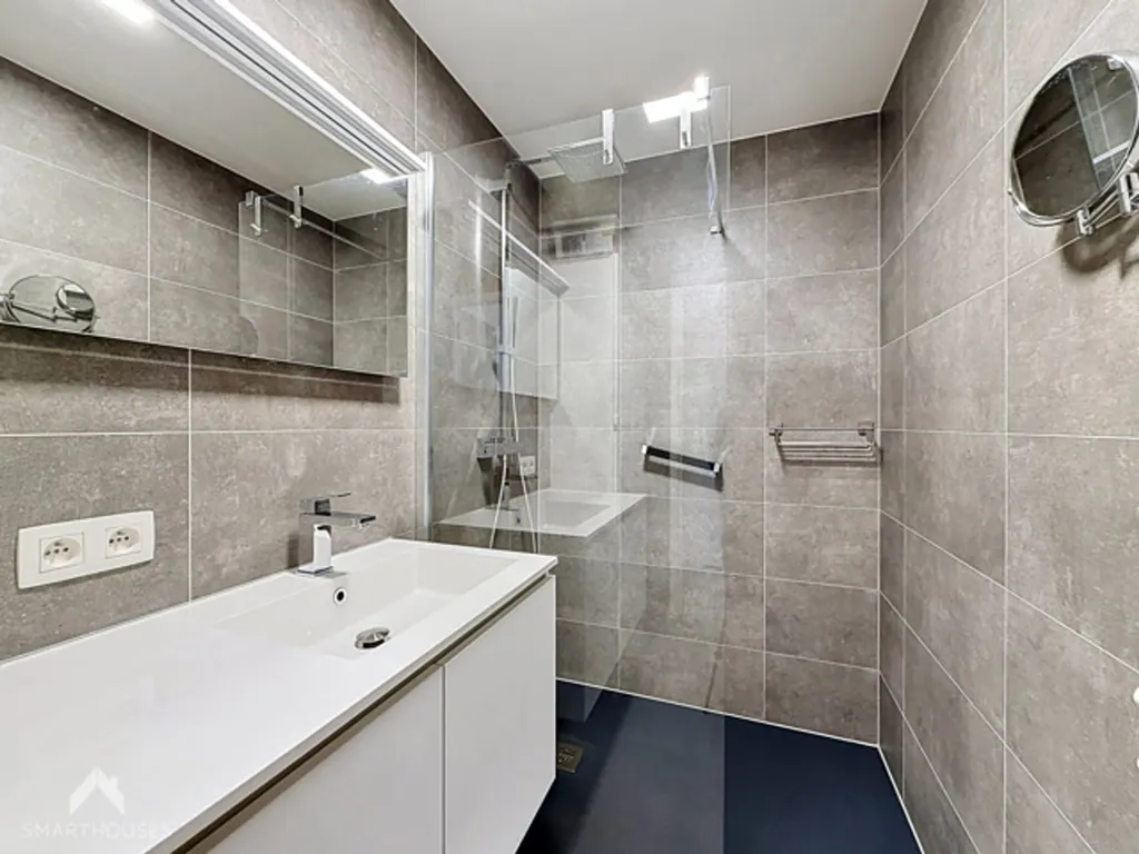 Vannitoad - Modern Apartment with Terrace in Roeselare