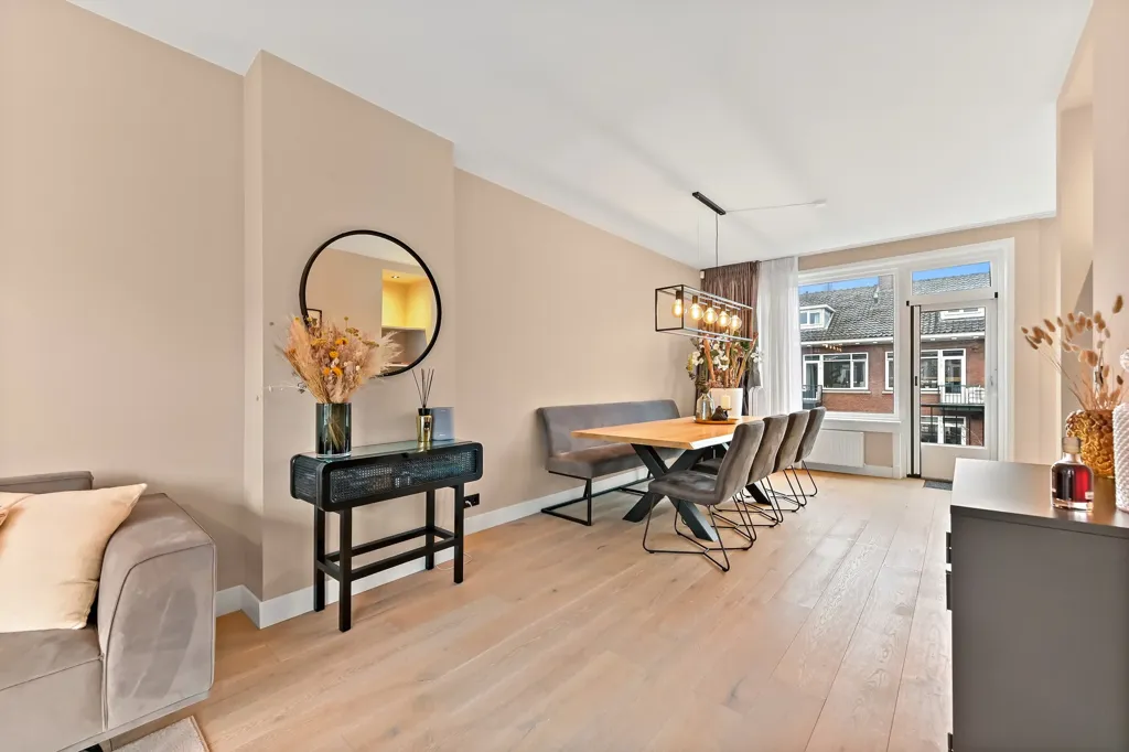 Salle à manger - Renovated Apartment with Balcony in Blijdorp