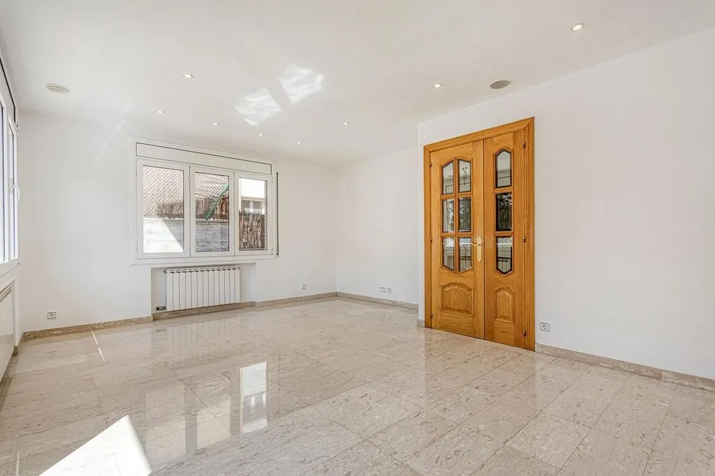 Rooms - Luxury Detached House with Terrace in Igualada