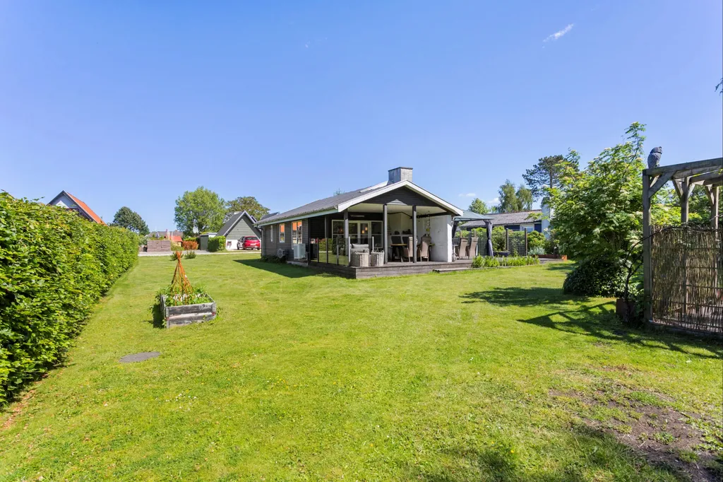 Jardin - Summerhouse with Garden in Bogense