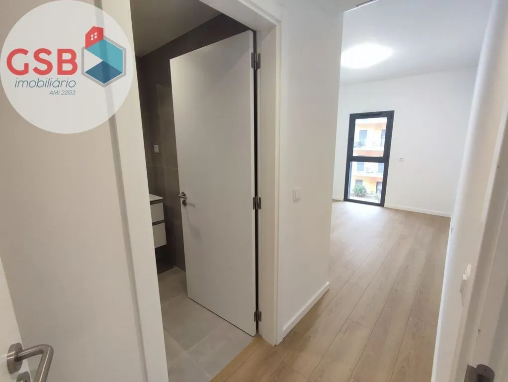 Entrée - New 3-Bed Flat with Balconies in Seixal