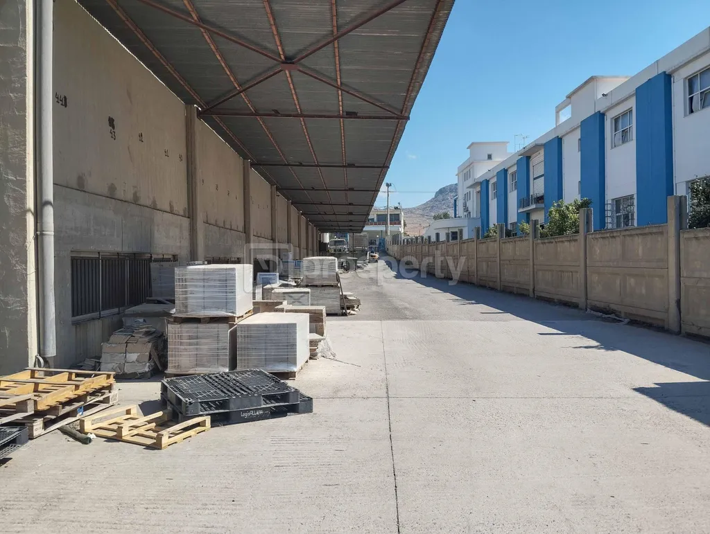 Aed - Industrial Building with Loading Ramps in Aspropyrgos
