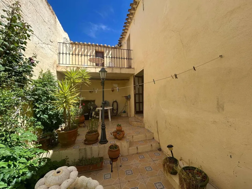 Jardin - 3-Bedroom House with Mountain Views in Oria
