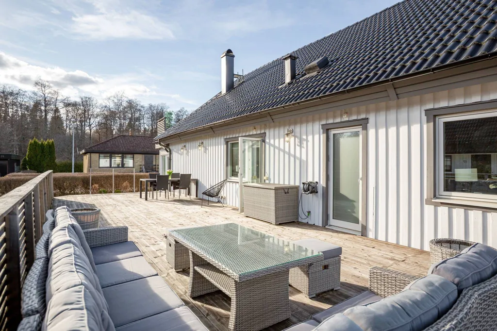Terrasse - Two-Storey House with Balcony in Jönköping