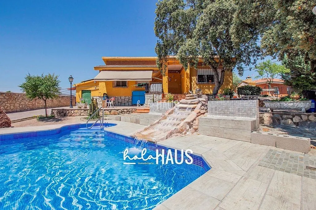 Pool - Chalet with Pool and Terrace in Calalberche