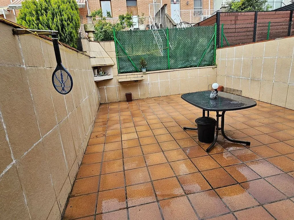 Terrass - Terraced House with Balcony in Olot