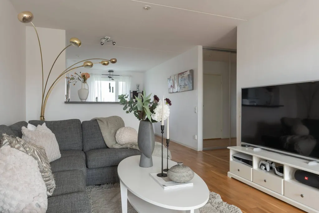 Elutuba - Modern Flat with Balcony on Södra Ringvägen