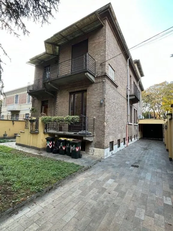 Välivaade - Luxury Villa with Garden and Parking in Turin