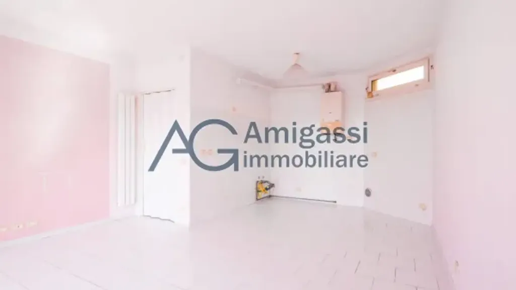 Rooms - Two-Bedroom Apartment with Private Garden in Stezzano
