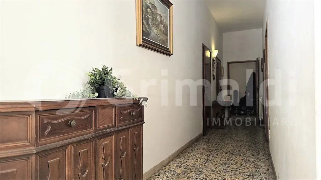 Esik - Restored Apartment with Balcony in Siena