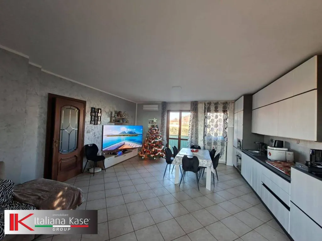 Kitchen - Spacious Apartment with Terrace in Montalenghe