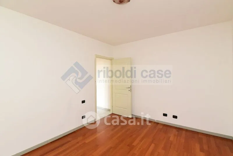 Toad - Four-Room Apartment with Balconies in Mariano Comense