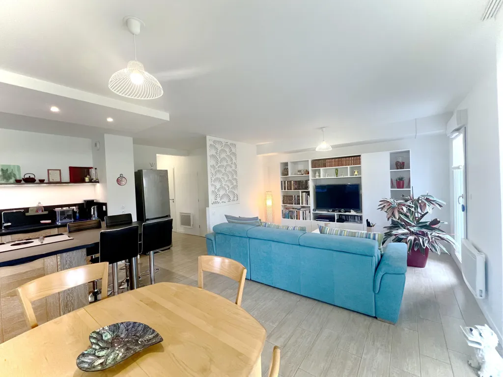 Soggiorno - Spacious 3-Piece Apartment with Terrace in Saint-Palais