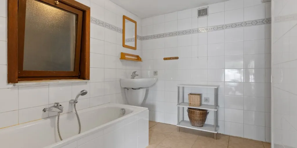 Salles de bain - Maison à Renover avec Jardin à Haaltert