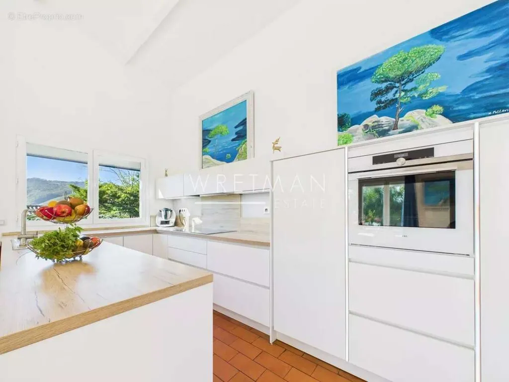 Cuisine - Villa 4 Chambres avec Piscine dans un Domaine Privé à Cannes Ouest