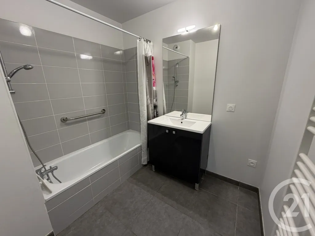 Salles de bain - Appartement 3 Pièces avec Jardin à Colomiers