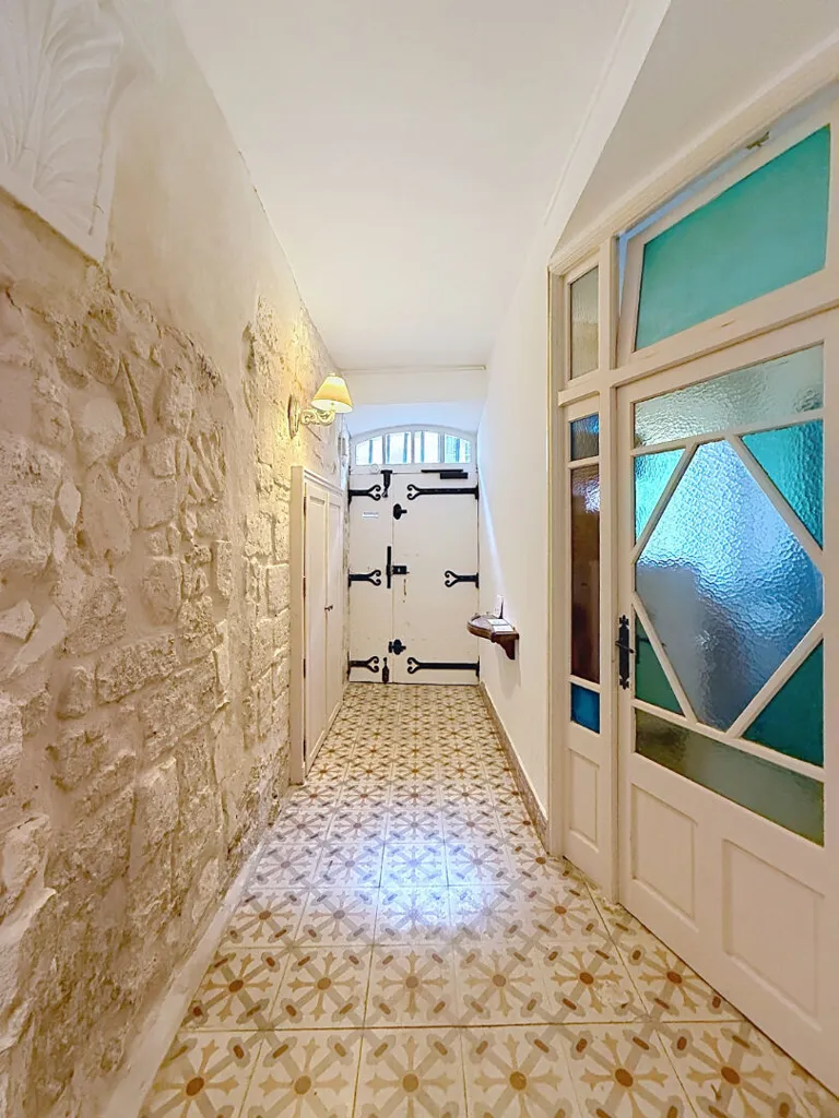 Esik - Flat with Views in Historic Avignon