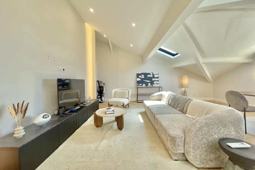 Elutuba - 2-Bedroom Apartment with Sea View in Cannes