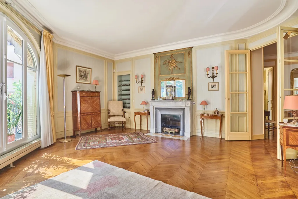 Elutuba - Corner Apartment with Period Features in Paris 16th