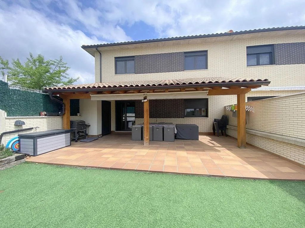 Terrasse - Contemporary House with Garden in Ayegui