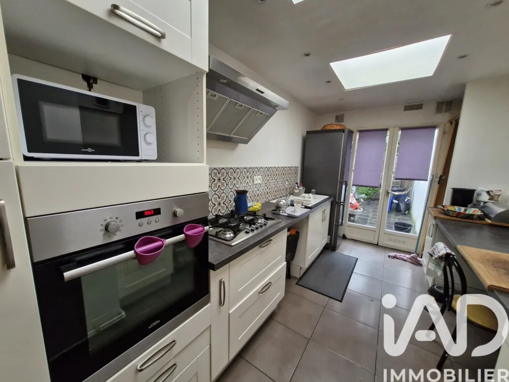 Köök - Charming Townhouse with Courtyard in Roubaix