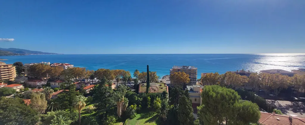 Vue aérienne - Appartement Luxueux avec Vue Mer à Menton