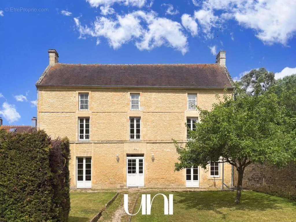 Extérieur - Maison de Maître en Pierre avec Jardin à Anguerny