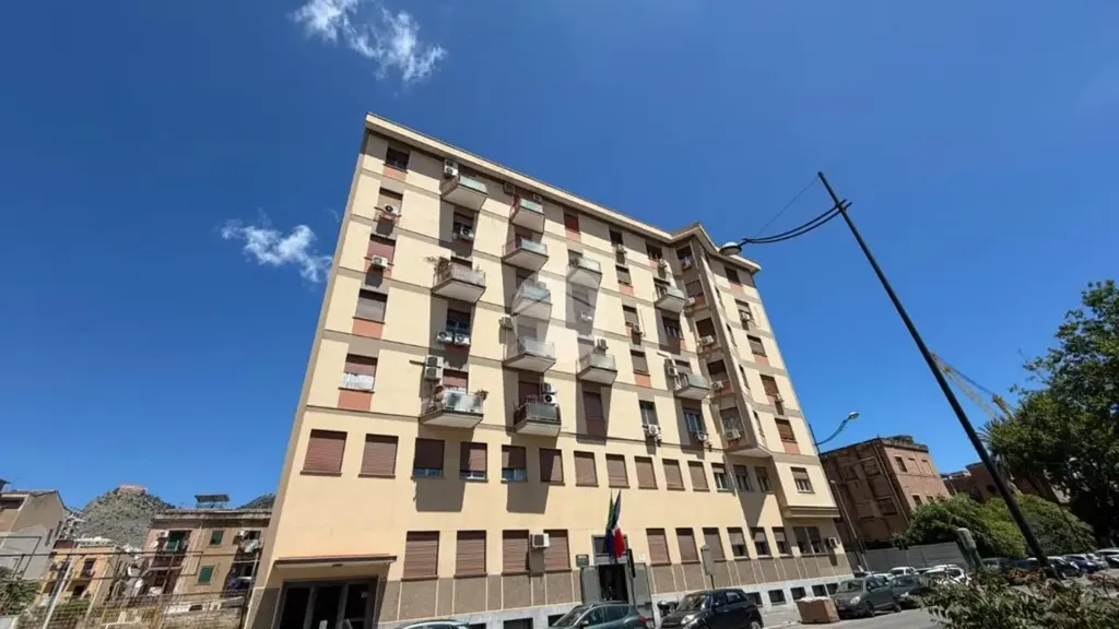 Exterior - 2-Bedroom Apartment with Balcony in Palermo