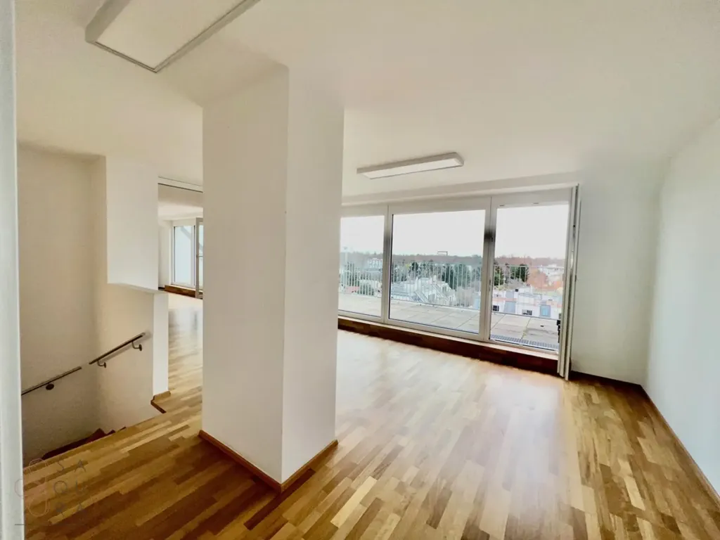Elutuba - Penthouse Office with Panoramic Views in UNO-City