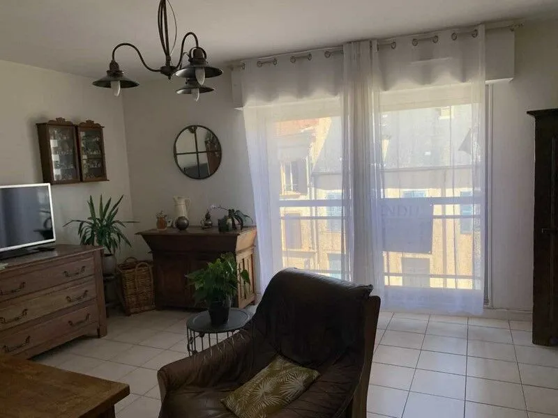 Elutuba - Bright Apartment with Balcony in Avallon