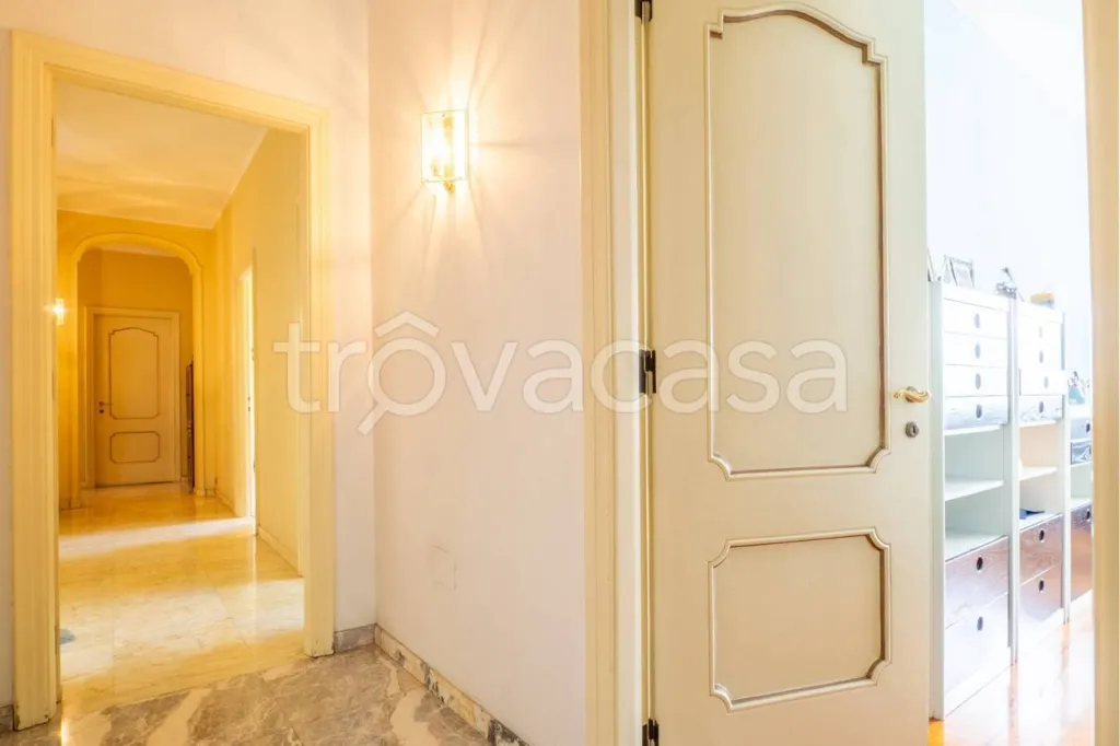 Ingresso - Apartment with Balcony in Turin's Crocetta