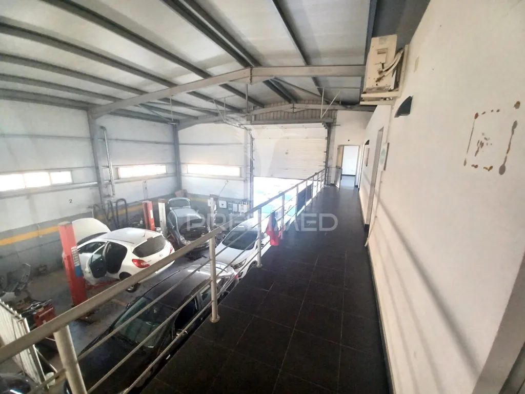 Garage - Equipped Workshop in Campo Maior Industrial Zone